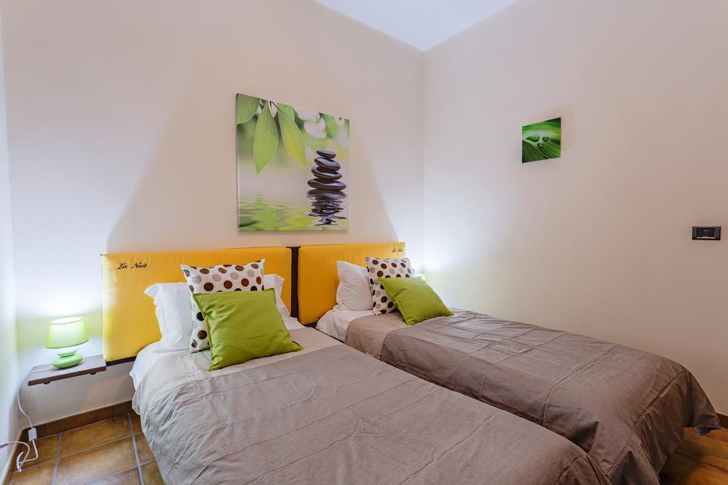La Nuit Bed and Breakfast Bari Værelse billede
